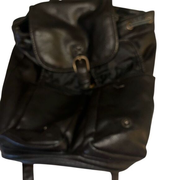 Unlisted By Kenneth Cole Black Pebbled Leather Flap Bucket Backpack Ladies Small - Picture 2 of 11